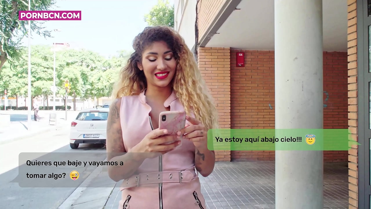 Ontrou Fra amgaang hirem jonke Liebhaber haart ze Ficken wärend hire Mann schafft. Latina mat Titten an engem groussen Aarsch. Venus Aphrodite.